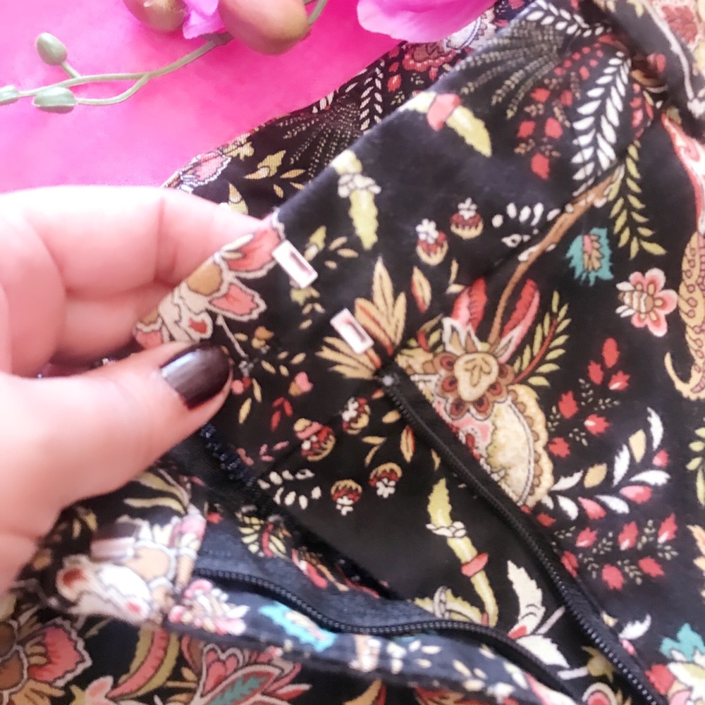 Vintage Floral Capri Pants - Picture 8 of 14